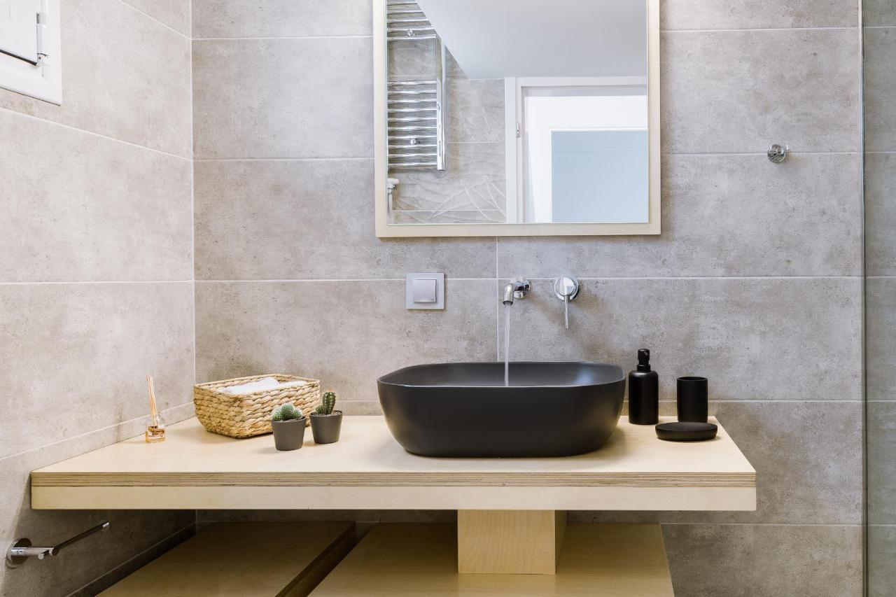 Minimal Apartment On The Shadow Of The Acropolis Athens Exterior photo