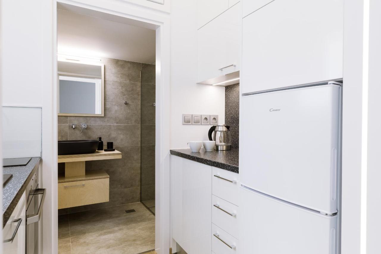 Minimal Apartment On The Shadow Of The Acropolis Athens Exterior photo