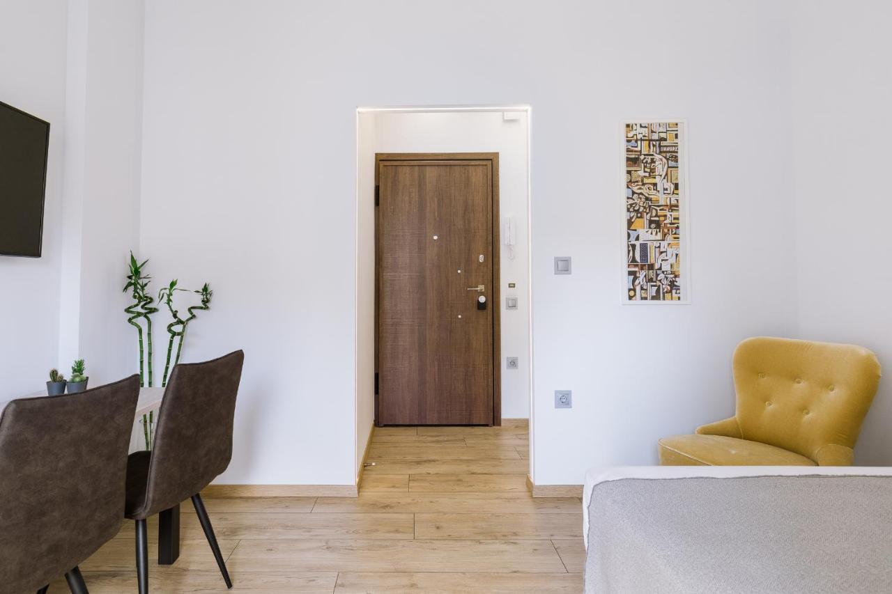 Minimal Apartment On The Shadow Of The Acropolis Athens Exterior photo